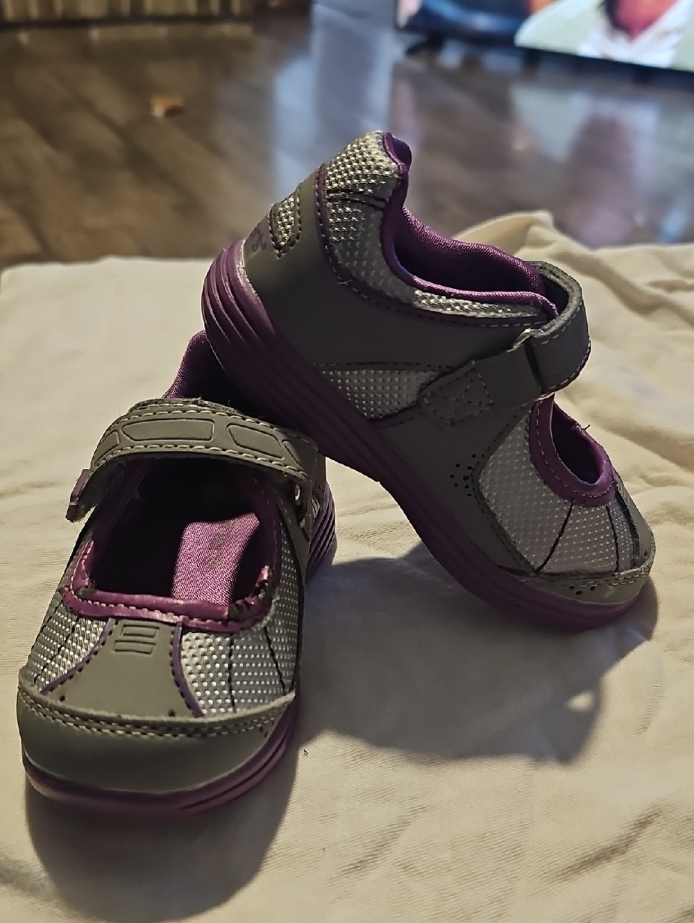 Carters Kids Gray Purple Hook-and-Loop Active Shoes Toddler Size 6 Velcro
